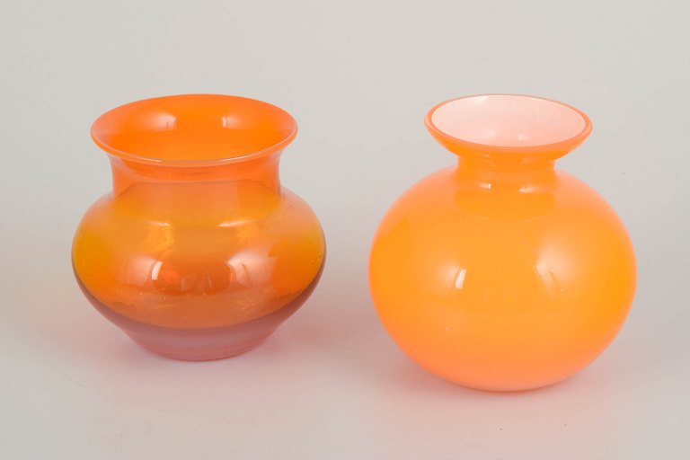 Svensk kunstglasTo mundblæste vaser, 1970’erne.