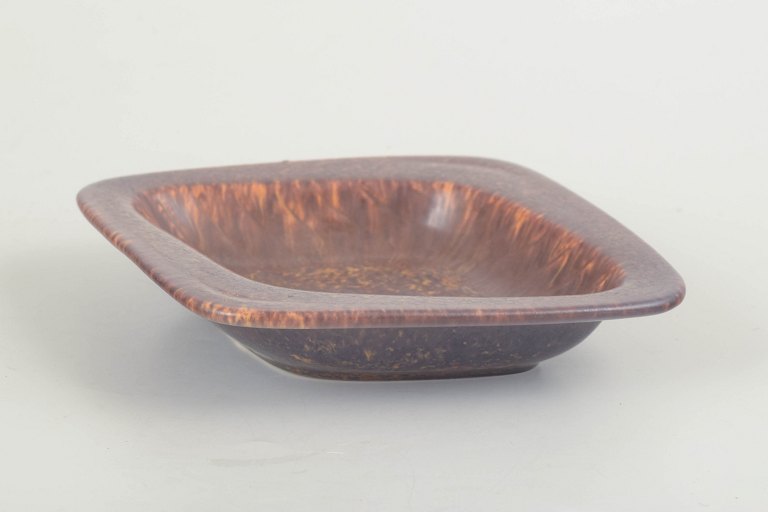 Gunnar Nylund for Rörstrand.Square bowl, mid-20th century.