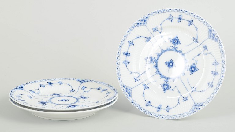 Royal Copenhagen Musselmalet Halvblonde, sæt af tre små frokosttallerkener.