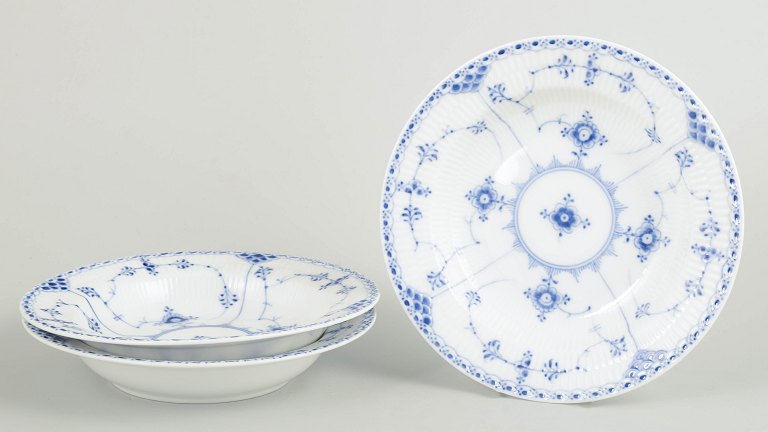 Royal Copenhagen Musselmalet Halvblonde, sæt af tre dybe tallerkener.
