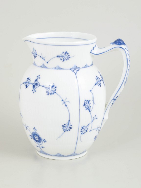 Royal Copenhagen Musselmalet Riflet kande.