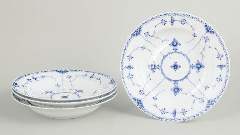 Royal Copenhagen Musselmalet Halvblonde sæt af fire dybe tallerkener.