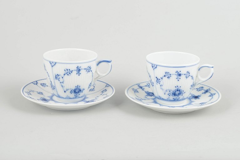 Royal Copenhagen Musselmalet Riflet to kaffekopper med underkopper.