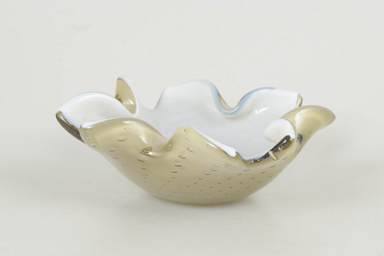Murano glasskål i organisk form.