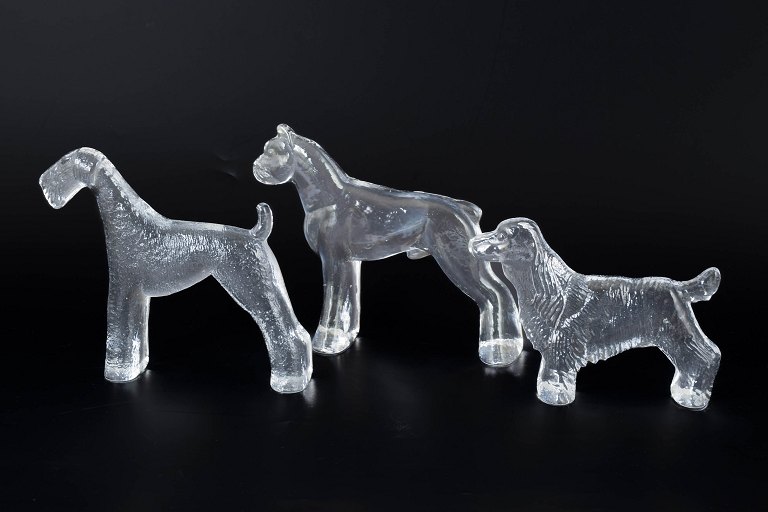 Bertil Vallien for Kosta Boda, sæt af tre glasfigurer “Kennel”.