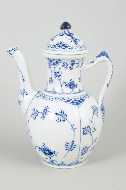 Royal Copenhagen musselmalet riflet kaffekande.