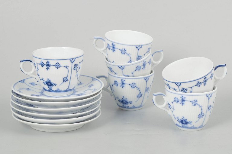 Royal Copenhagen Musselmalet Riflet, sæt af seks kaffekopper med underkopper.