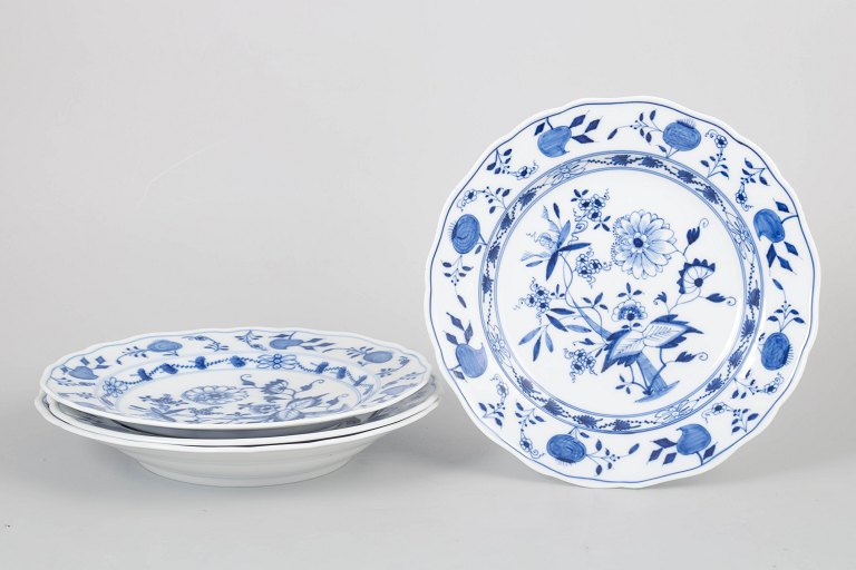 Meissen Blue Onion, set of four dinner plates.