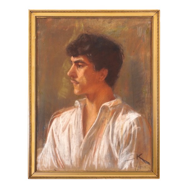 P. S. Krøyer maleri.Peder Severin Krøyer, 1851-1909, pastel på lærred. Portræt af bondedreng  fra Pyrenæerne. Signeret og dateret ”S K Luchon -86”. Lysmål: 64x48cm. Med ramme: 70,5x54cm